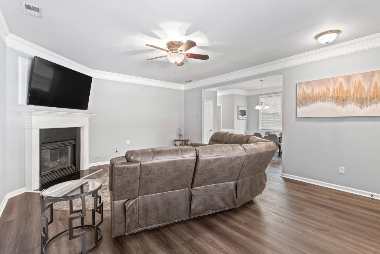 Vila Calming Grey Townhouse With Jacuzzi Bathtub Atlanta Exteriér fotografie